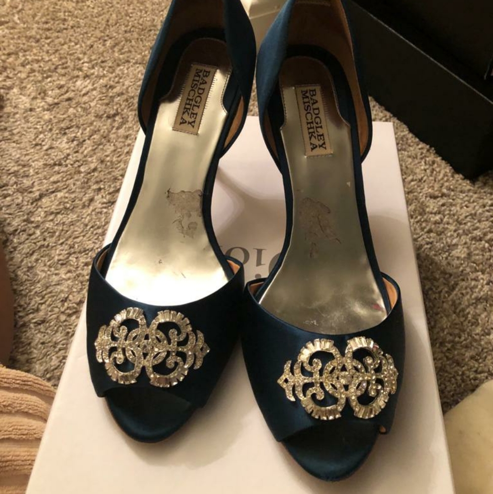 BADGLEY MISCHKA Satin Floral Print D'Orsay Pumps